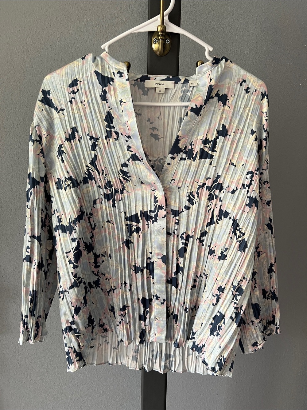 Vince Navy, Light Pink & Cream Pleated Floral Button-Front Blouse